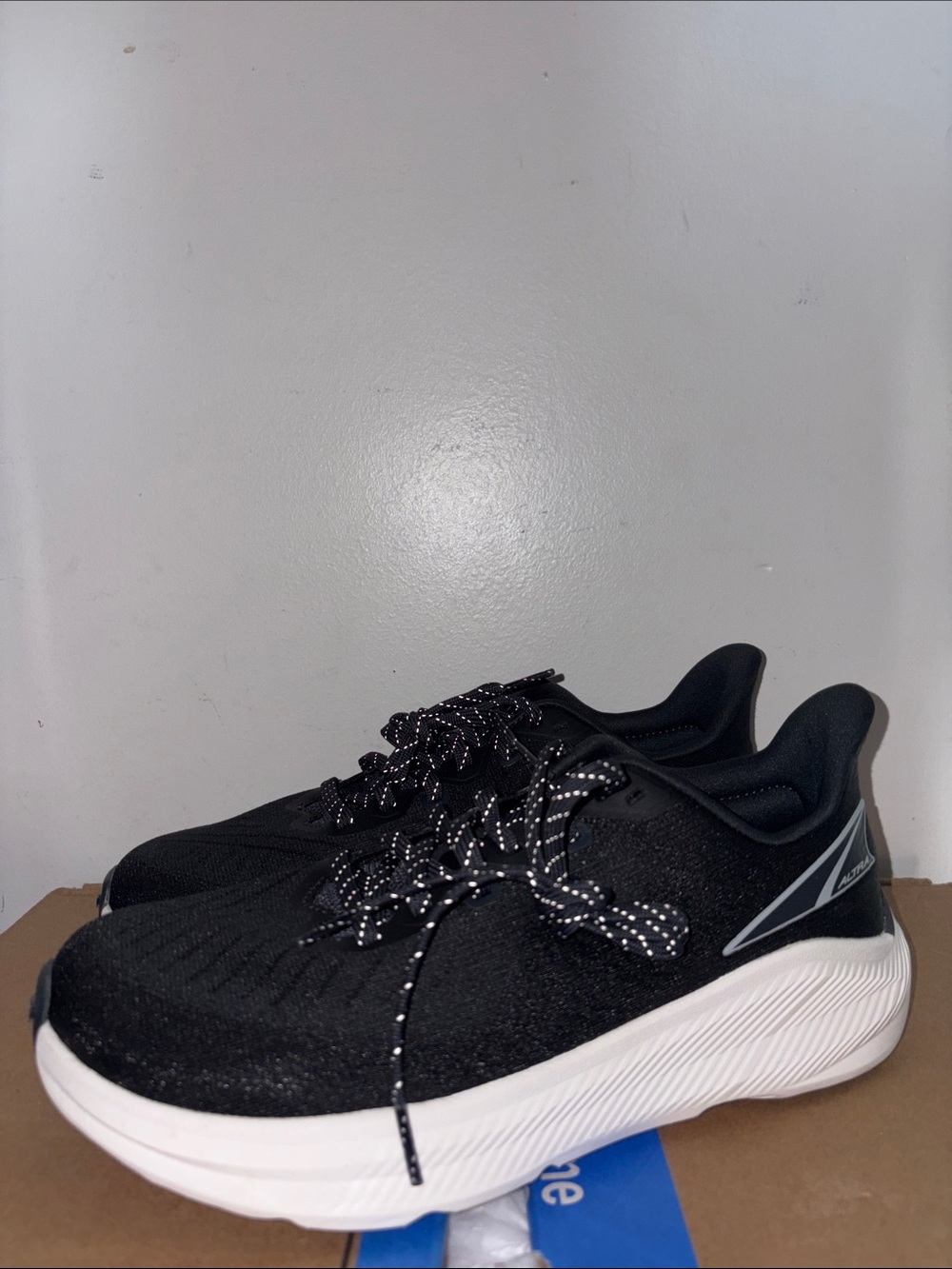 Altra Athletic Sneakers with White Sole size 9 - Picture 3 of 5